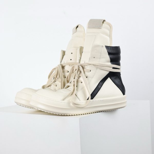 Geobasket Sneakers in Milk/Black