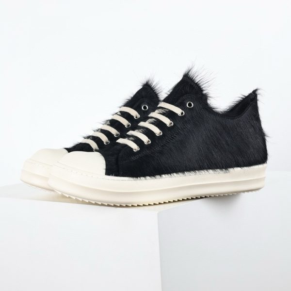 Ponyhair Low Sneaks Sneakers in Black/Milk